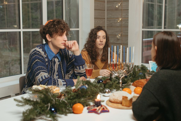Politics at the Holiday Table: How to Disagree Without Spoiling the Evening